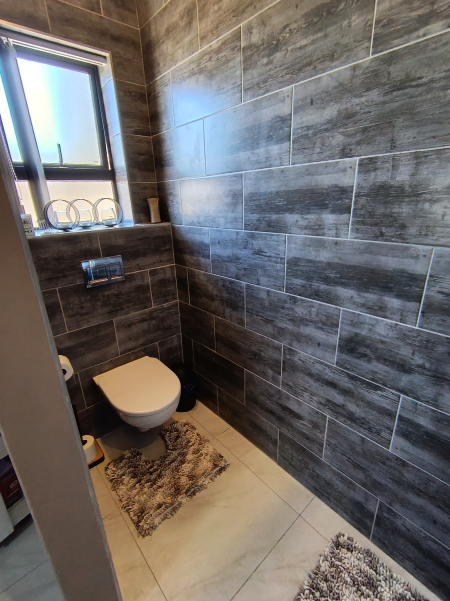 3 Bedroom Property for Sale in Wavecrest Eastern Cape